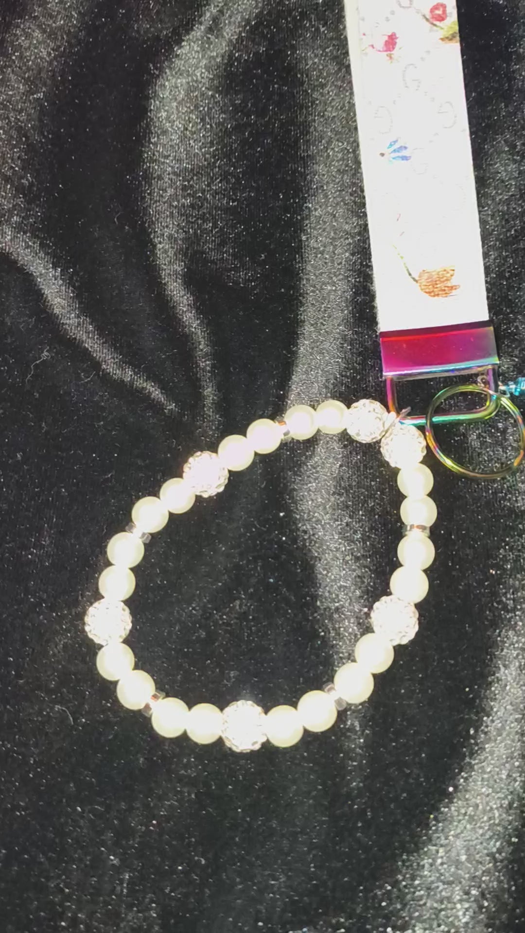 White Canvas Wristlet w/Bracelet and Seashell Charm