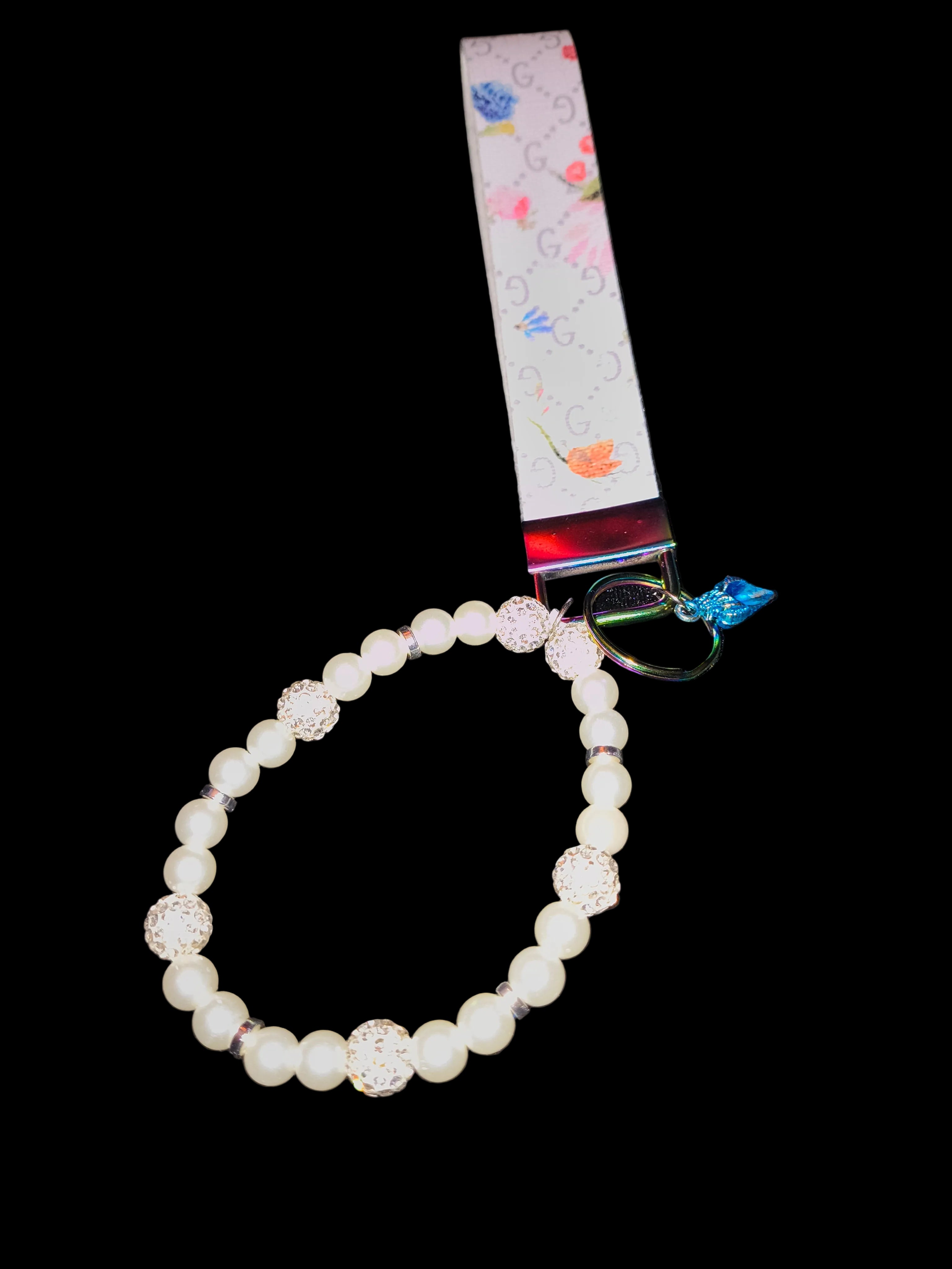 White Canvas Wristlet w/Bracelet and Seashell Charm